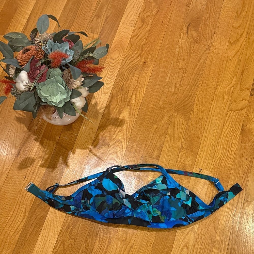 ATHLETA Blue and Green Patterned Bikini Top - 36 B/C - NWOT - Picture 3 of 5